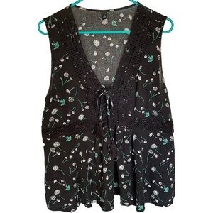 TORRID CUTE SLEEVELESS BLOUSE SIZE 2